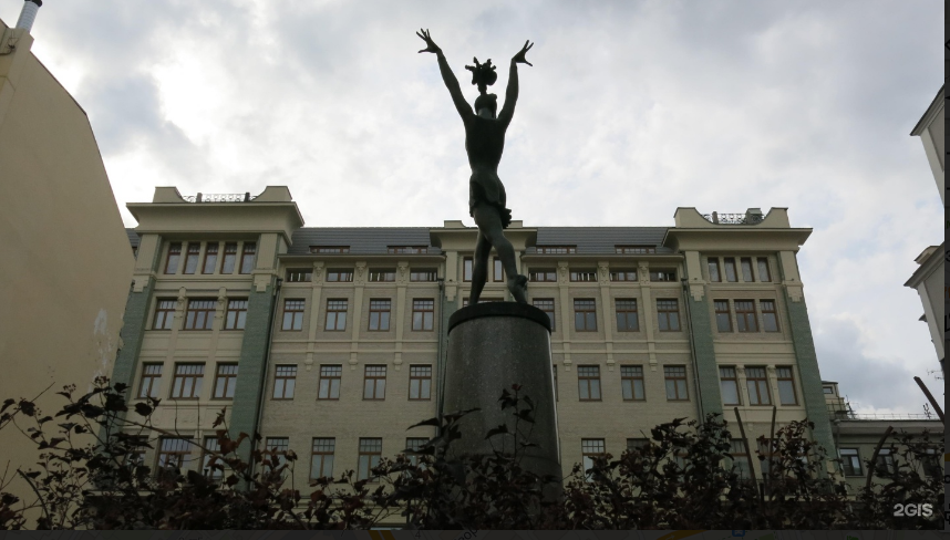 Хлеб и зрелища, или Скромное обаяние буржуазии на фоне египетских богов