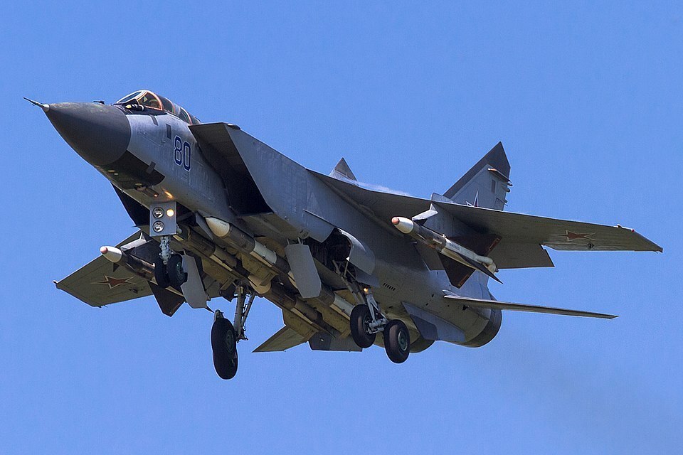 НАТО пригрозило сбивать российские самолёты — что ответил Кремль