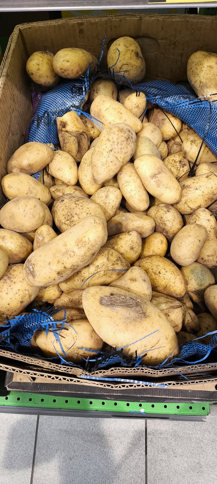 Зачем в магазинах продают гнилые овощи и фрукты по сумасшедшим ценам?