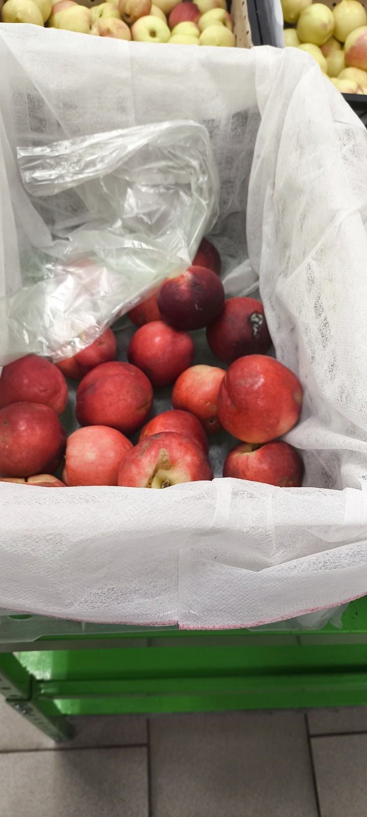 Зачем в магазинах продают гнилые овощи и фрукты по сумасшедшим ценам?