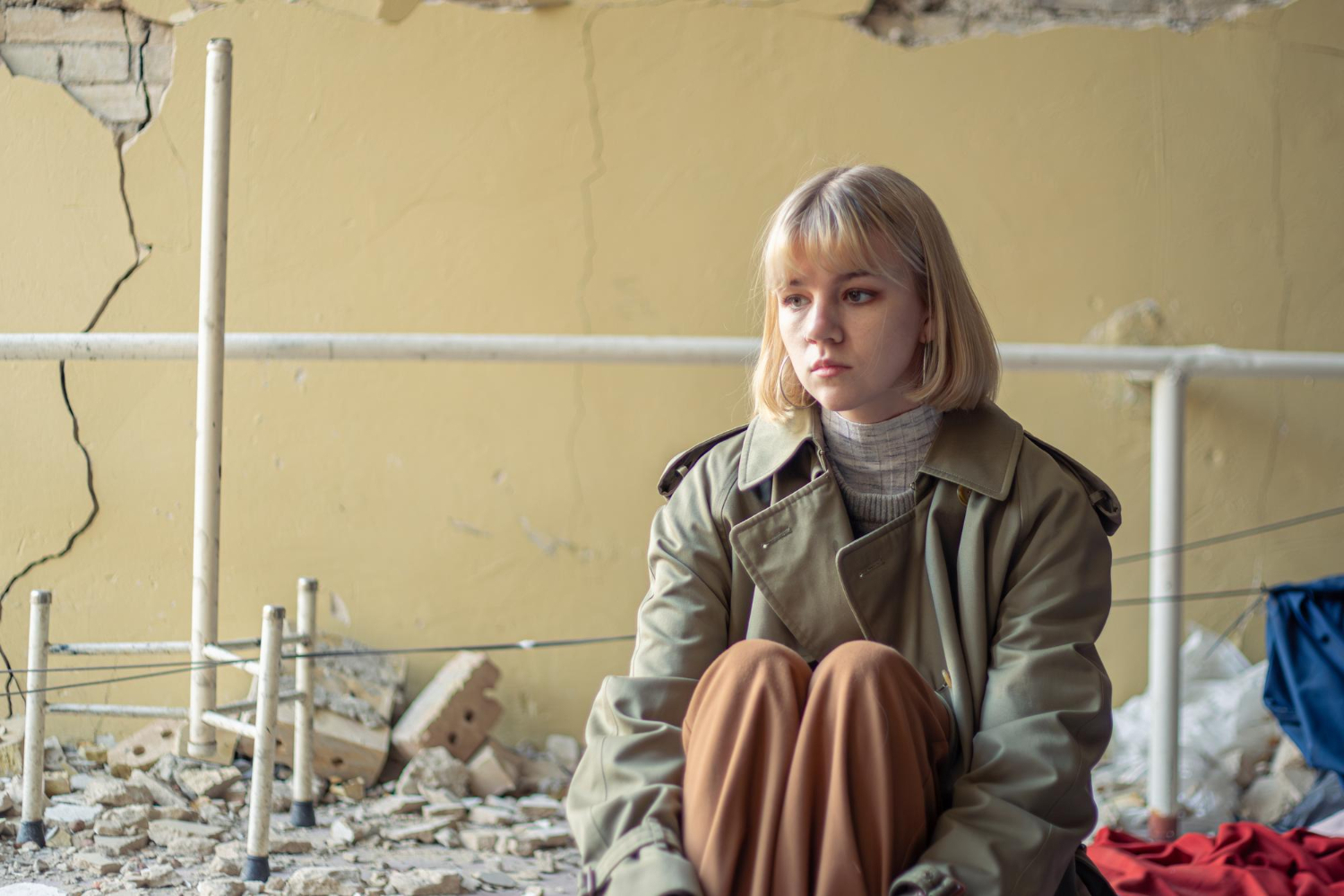 Женщину выселили из квартиры за долги — а потом с нее взыскали еще 1 млн за то, что она долго выезжала