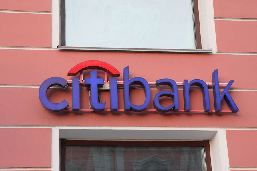 Клиент американского банка чуть не получил  трлн вместо 0