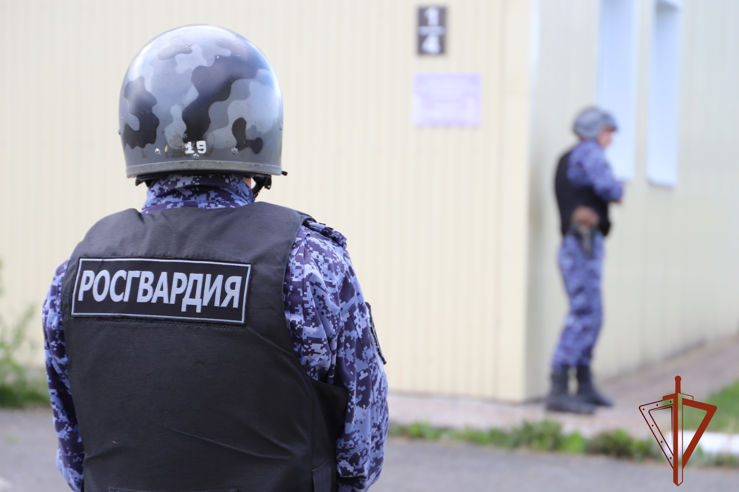 В Новосибирске патруль Росгвардии задержал нетрезвого гражданина, скрывшегося с места ДТП и совершившего кражу в магазине В Новосибирске патруль Росгвардии задержал нетрезвого гражданина, скрывшегося с места ДТП и совершившего кражу в магазине