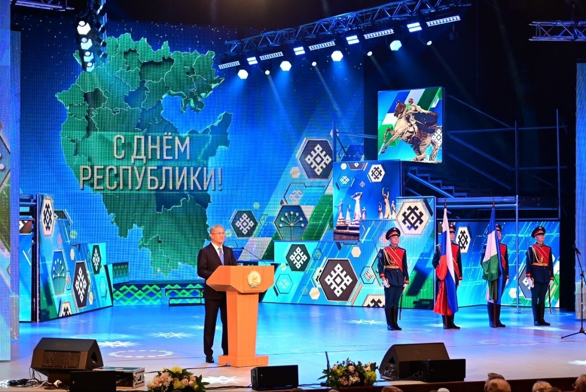 Командир «стальной» бригады Росгвардии генерал-майор Руслан Гарифуллин принял участие в торжественном собрании, посвященном празднованию Дня Республик