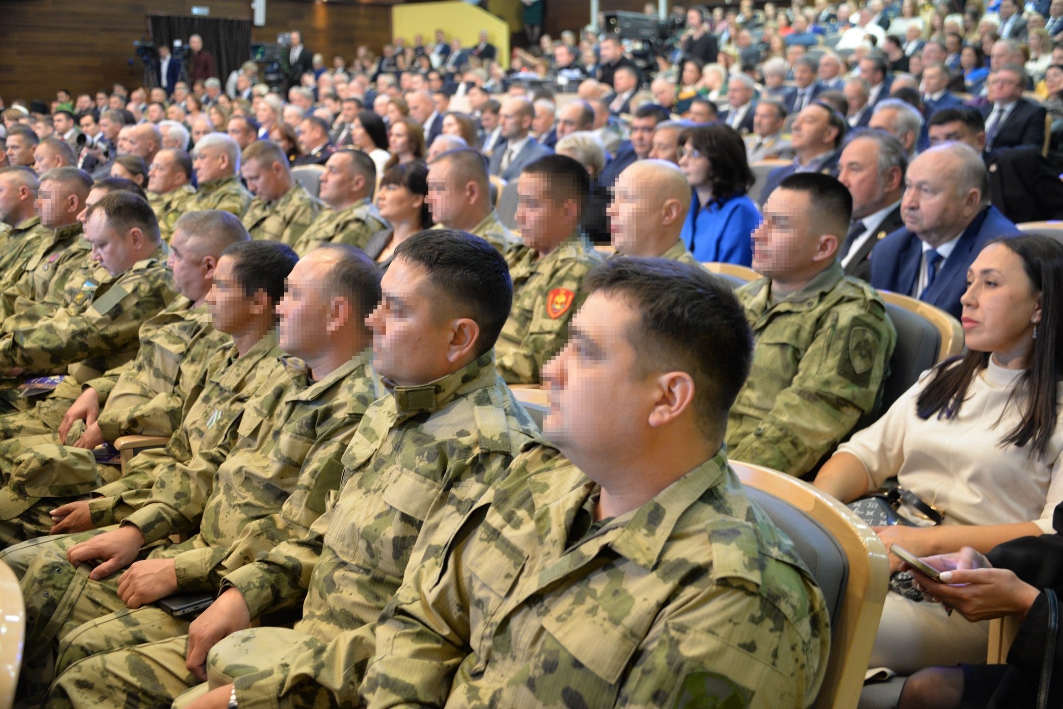 Командир «стальной» бригады Росгвардии генерал-майор Руслан Гарифуллин принял участие в торжественном собрании, посвященном празднованию Дня Республик