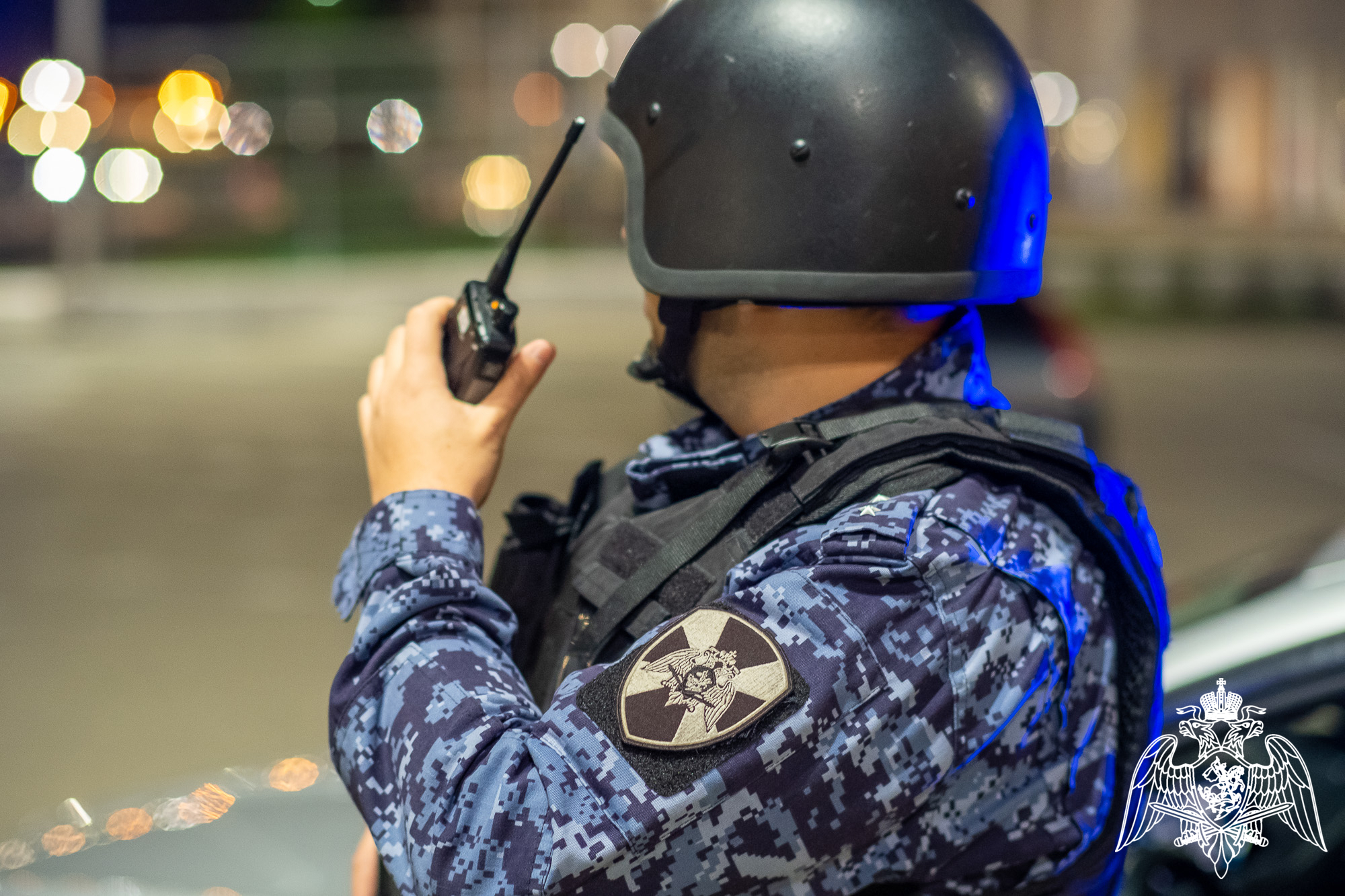 Подозреваемого в тяжком преступлении задержал экипаж Росгвардии в Новосибирске Подозреваемого в тяжком преступлении задержал экипаж Росгвардии в Новосибирске