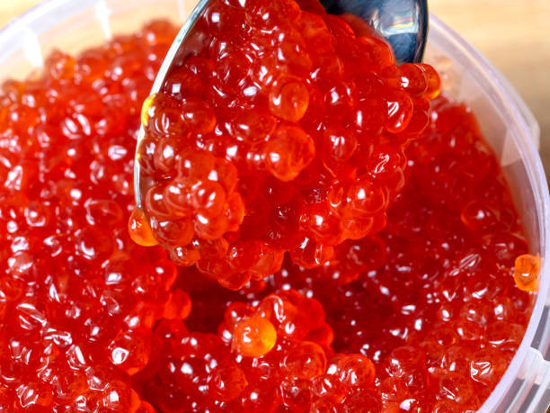 «Налог на деликатесность»:Почему красная икра к Новому году обязательно подешевеет. А может и нет, у нее свои алгоритмы