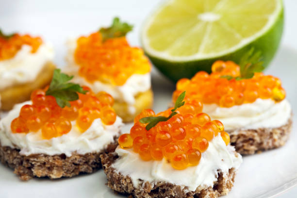 «Налог на деликатесность»:Почему красная икра к Новому году обязательно подешевеет. А может и нет, у нее свои алгоритмы