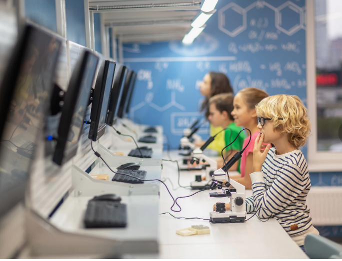 Character.AI запретит детям до 18 лет общаться со своими чат-ботами