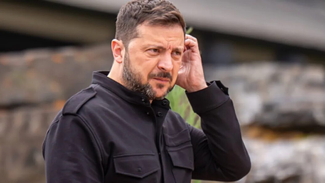 По данным Telegraph, отток молодых людей с Украины создает серьезную политическую проблему для Владимира Зеленского.