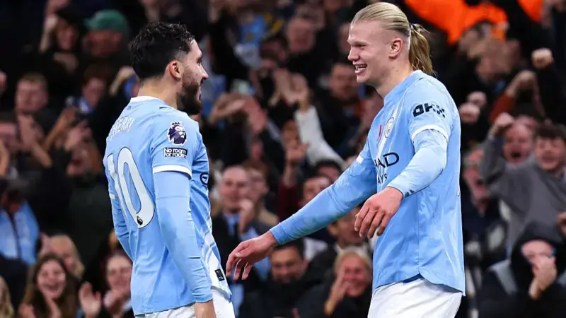 Холанда не остановить, «Манчестер Сити» идёт вторым