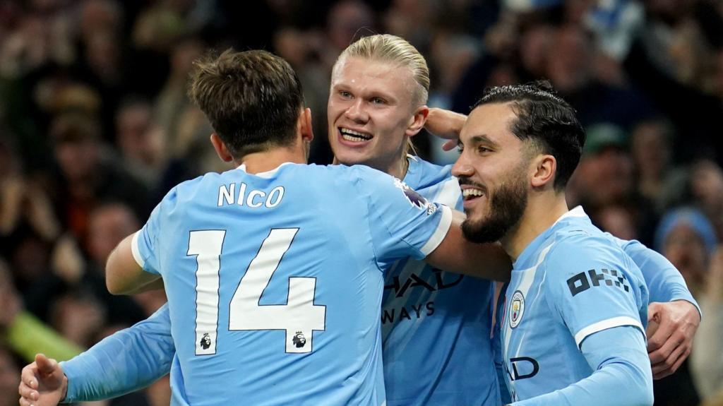 Холанда не остановить, «Манчестер Сити» идёт вторым