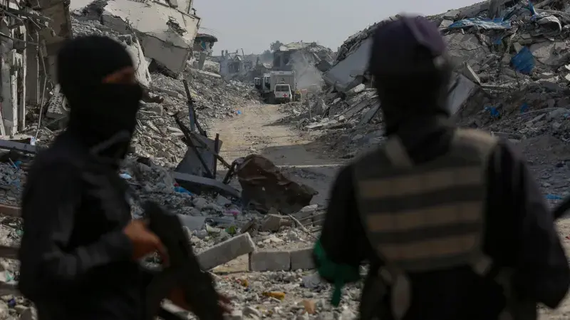 ХАМАС передал три гроба, в которых, по его словам, находятся тела заложников из Газы