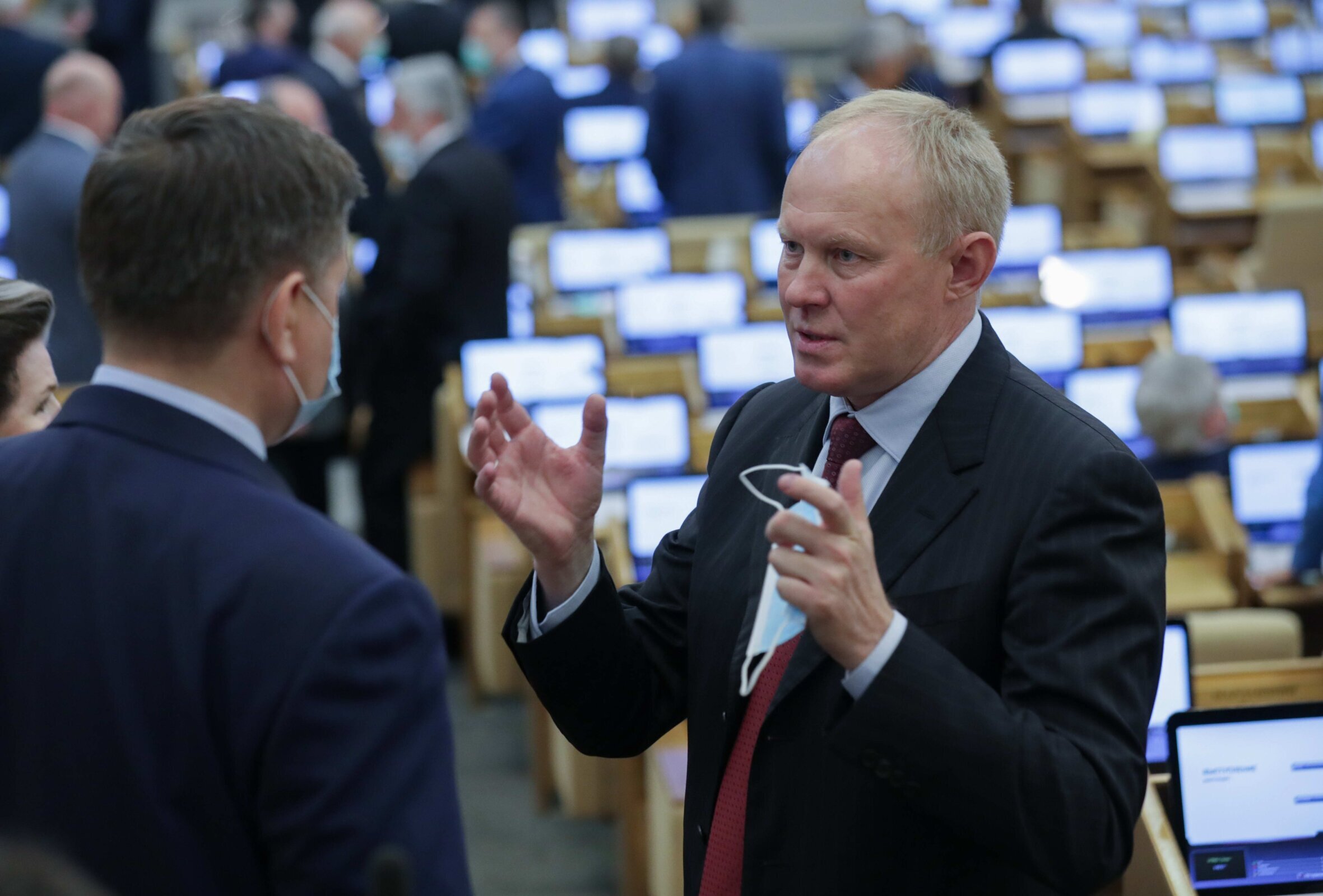 Сквозь слезы умиления: как наши герои спорта гибнут на депутатской ниве