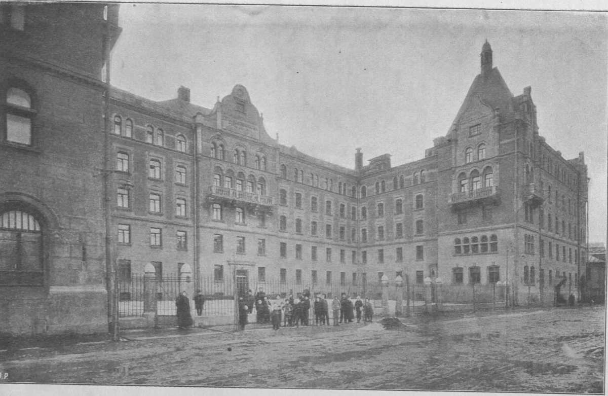 В Советском Союзе семьи надеялись получить собственное жилье до наступления нового тысячелетия.