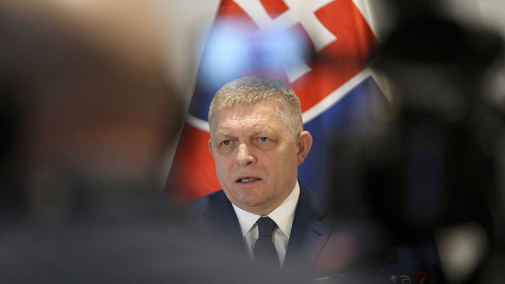 По мнению премьер-министра Словакии Роберта Фицо передача замороженных российских средств Киеву продлит противостояние ещё на два года.