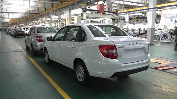 Дешевле 1 млн рублей в РФ можно купить только две модели новых машин