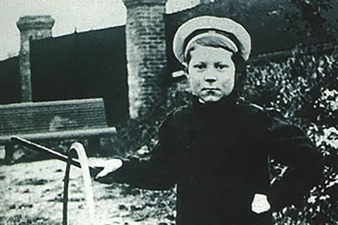 Детские (юношеские) фотографии 8 известных французских актеров