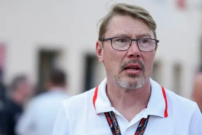 Формула‑1: 5 драматичных моментов, когда чемпионский титул ускользнул из рук лидера