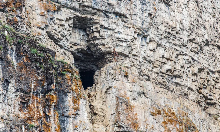 Поиски пропавшей семьи Усольцевых: спасатели обследовали пещеру