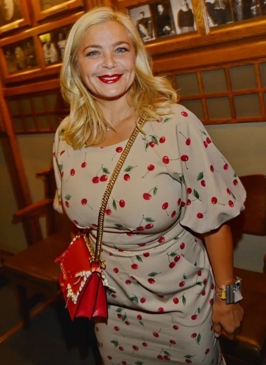 Ирина Пегова похвасталась фигурой в ярком купальнике во время отдыха в Дубае, куда она отправилась проводить отпуск в ОАЭ.....