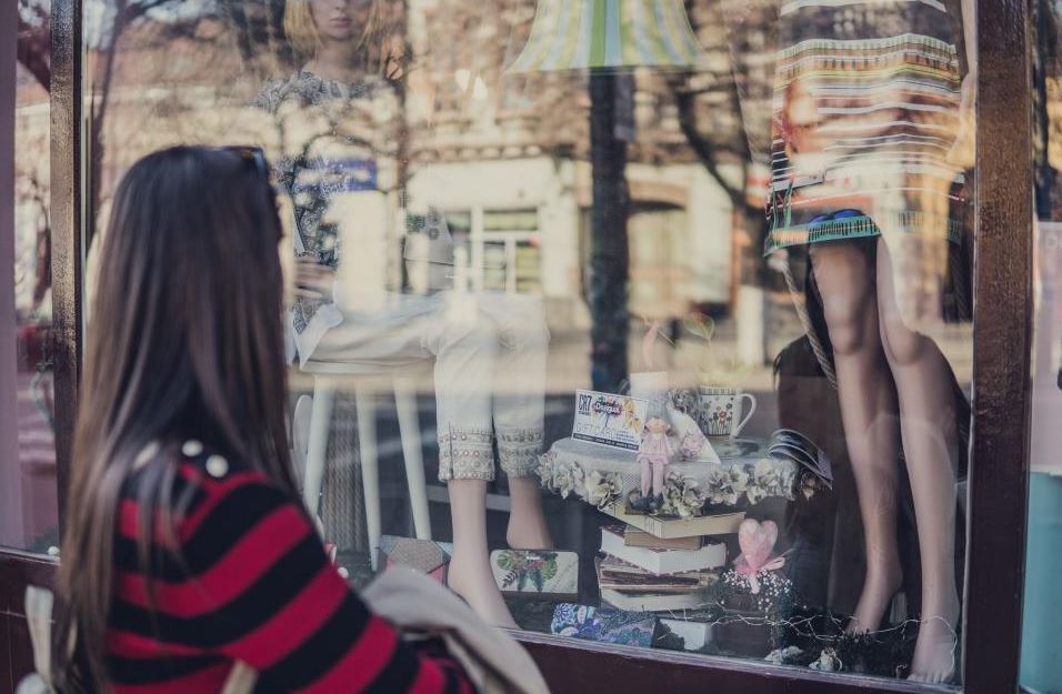 Почему мы боимся выглядеть не модно?