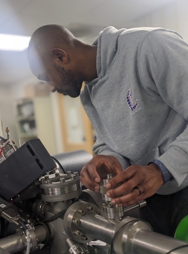 Ученые вскрыли лунный камень и обнаружили огромный сюрприз