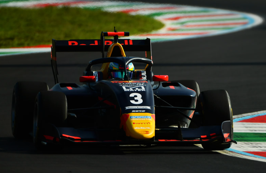 От Sandown Park до Racing Bulls: кто такой Арвид Линдблад?