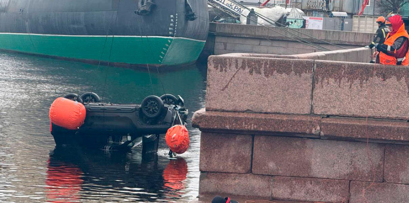 Трагедия в Санкт-Петербурге. Летевшая на огромной скорости машина оказалась в Неве