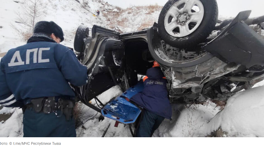 Чудом выжили после падения в машине с обрыва высотой 150 метров