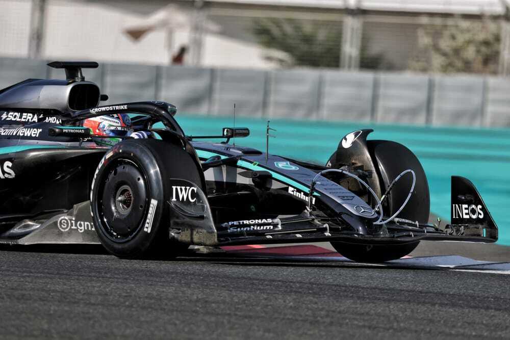 Прототип подвижного антикрыла F1‑2026 на «мул‑карах»