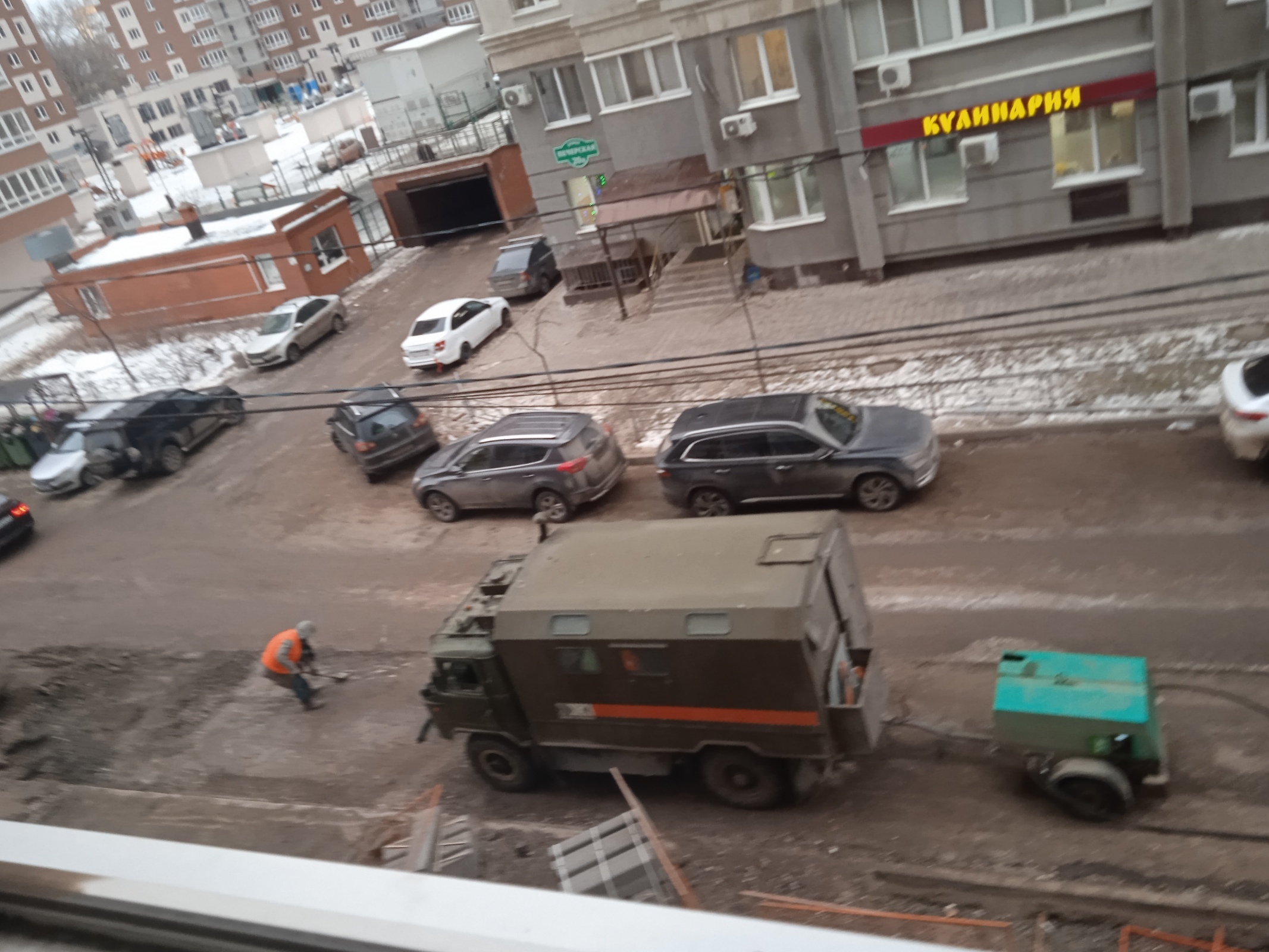 У жильцов городов есть какие-нибудь права на тихую, спокойную жизнь , когда кругом и всегда стройки и куча всяких организаций?!