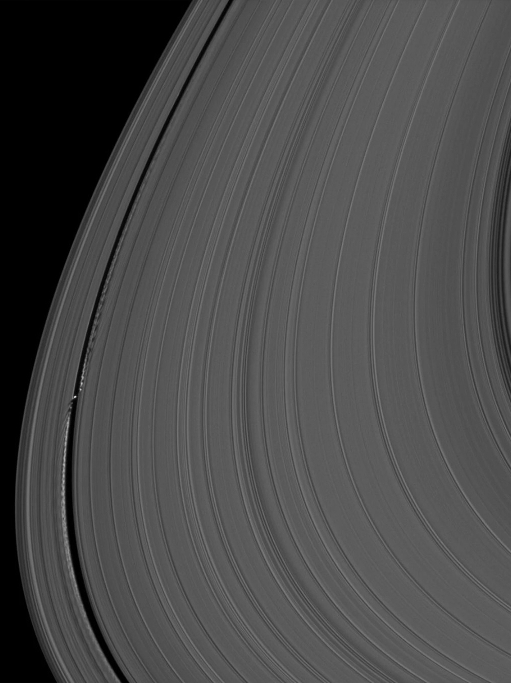 Кольца Сатурна: живой ледяной мир