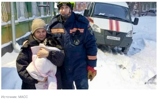 Добрые люди спасли упавшую в колодец маленькую собачку