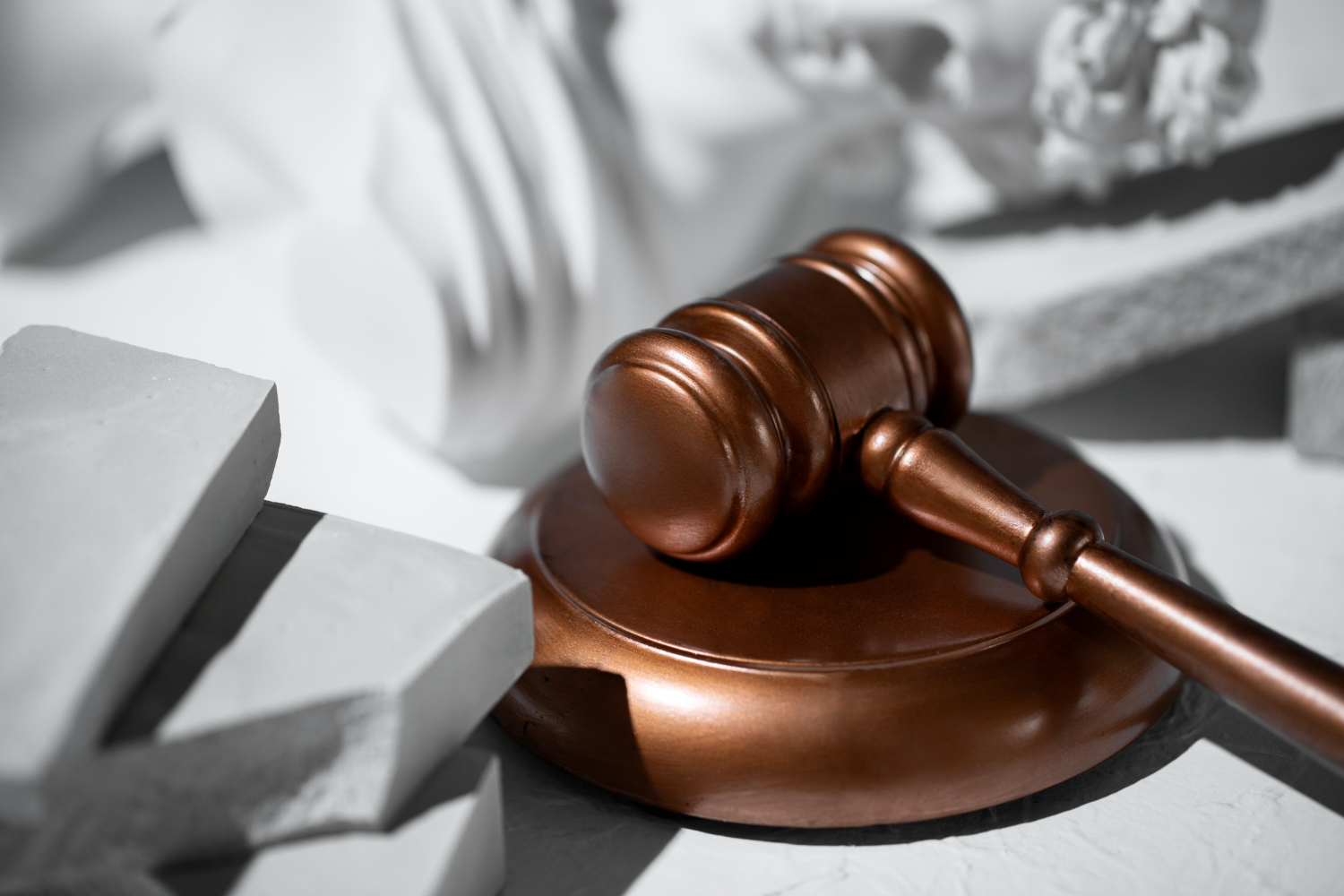 13 новых законов января 2026 года: пенсии и пенсионный возраст, пособия, ЖКУ, налоги, армия и банки