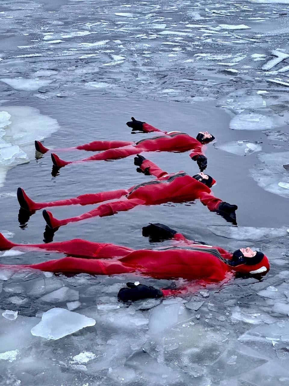 Унесло течением? Ищут в Мурманской области пропавшую 1 января во время группового айс-флоатинга женщину