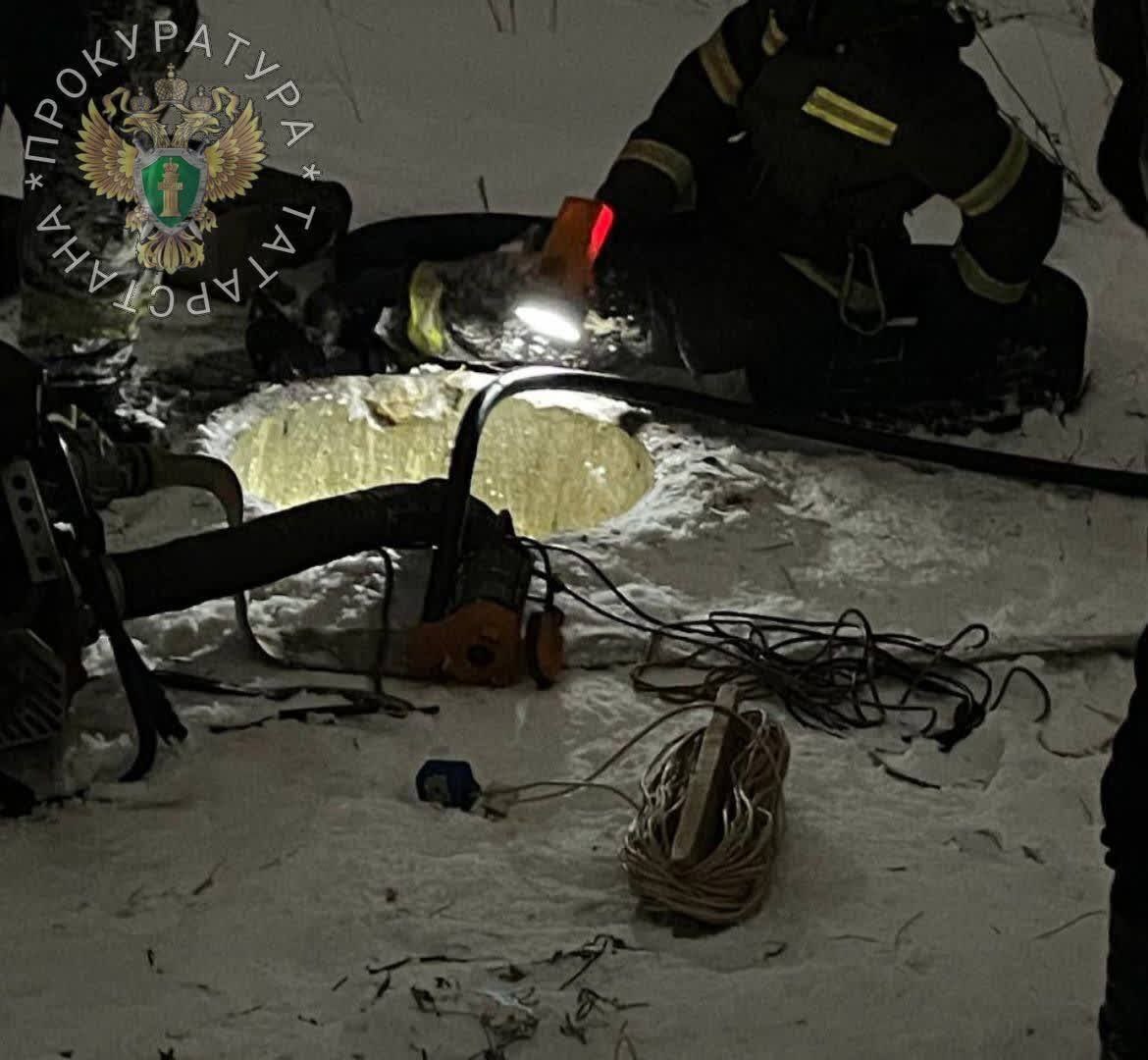 В Башкирии погибли двое школьников, утонувших в канализационном колодце.