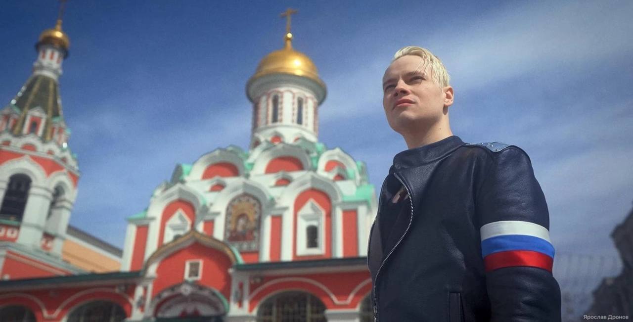 🇷🇺 Портрет Путина, новые подушки с гусиным пухом и печенье «СССР»: появились подробности райдера SHAMAN’а перед гастролями в Кузбассе.