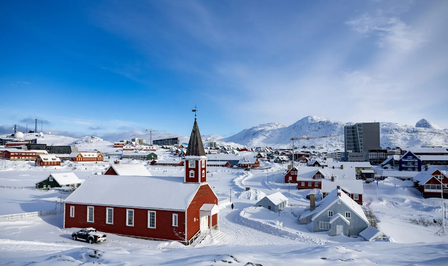 Франция незамедлительно подтвердила свою поддержку суверенитета и территориальной целостности Дании и Гренландии. «Гренландия принадлежит гренландцам