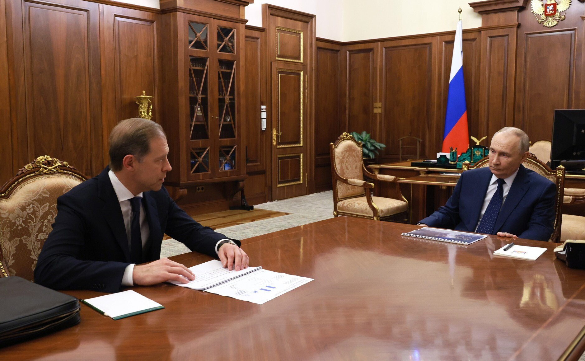 Диалог в стиле фанерного величия. Встреча Президента с Первым заместителем Председателя Правительства Денисом Мантуровым