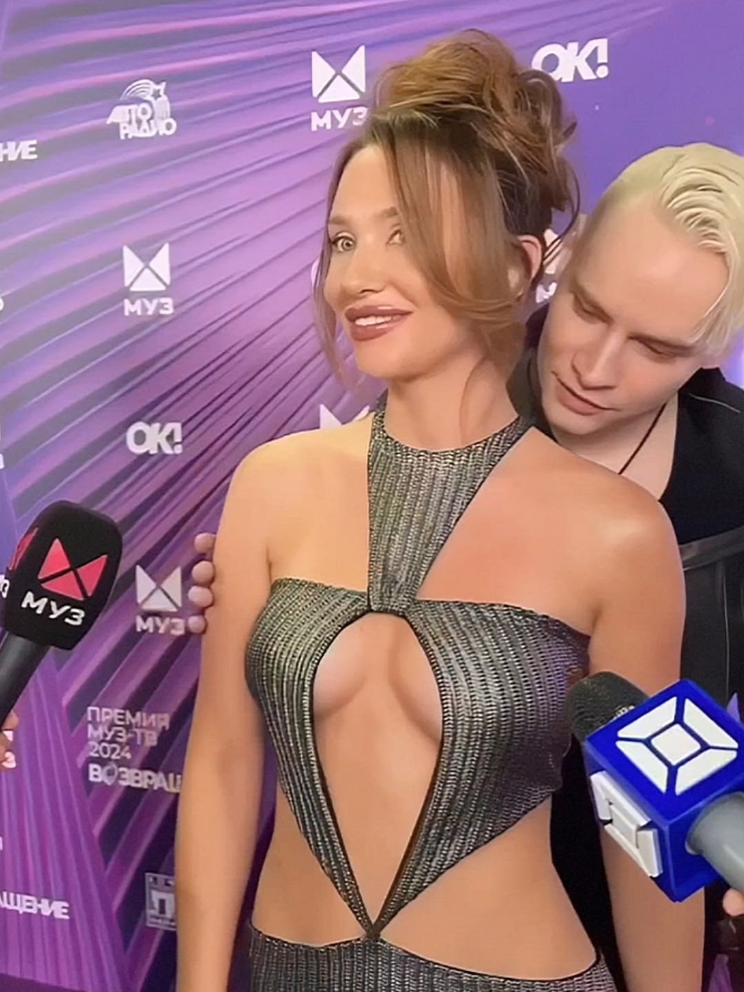 Заслуженный артист, он же певец SHAMAN, оказался весьма любвеобильным💔