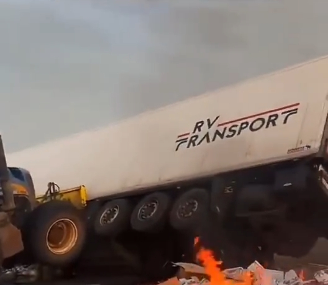 Революция с запахом солярки и навоза: как французский фермерский гнев превращает „европейские ценности“ в баррикады на дорогах