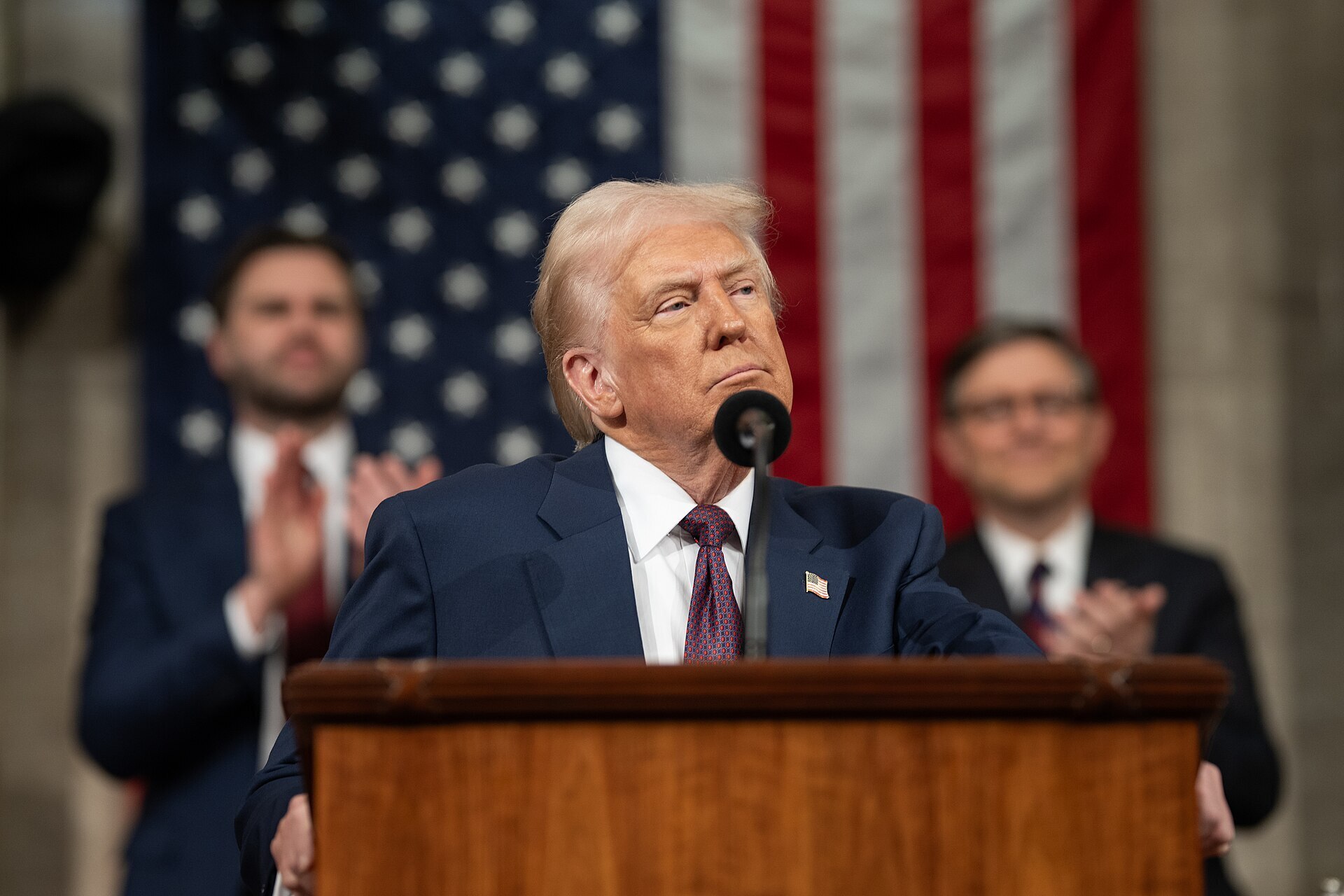 Трамп резко высказался на форуме заявив, что без США "вы все" говорили бы на немецком языке.
