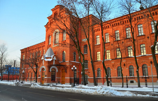 История Брусницыных:таинственное зеркало