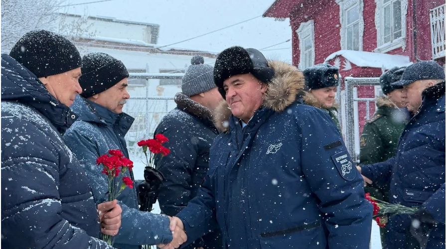 Ситников обвинил в плохой погоде синоптиков и велел ее наладить
