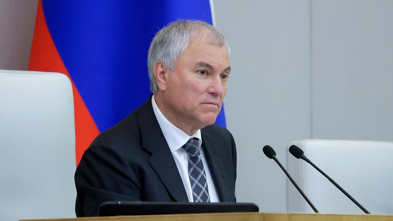 Нитка, иголка, два стула: Вячеслав Володин рассказал о подготовке к парламентским слушаниям по вопросам развития легкой промышленности