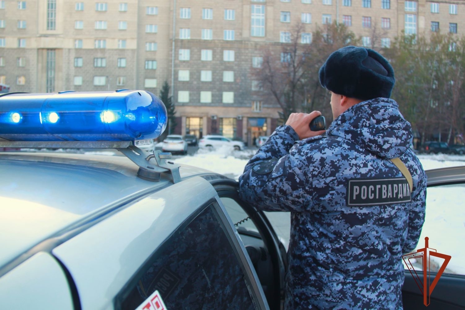 Патруль Росгвардии задержал по приметам подозреваемого в краже одежды из магазина Патруль Росгвардии задержал по приметам подозреваемого в краже одежды из магазина