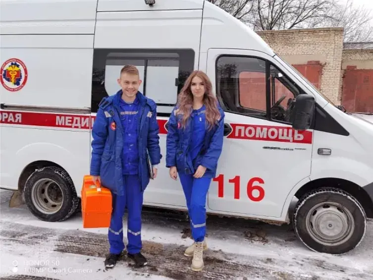 Вызываю скорую помощь - человеку плохо!