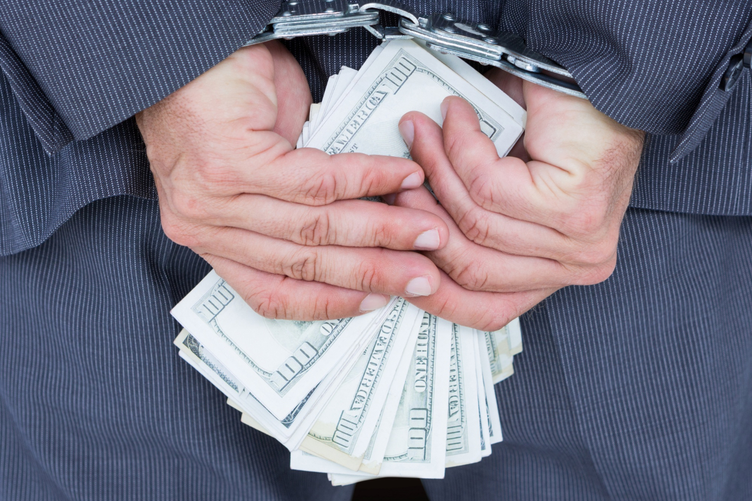 Из банковской ячейки пропало 20 млн — и даже суд не помог вернуть все деньги