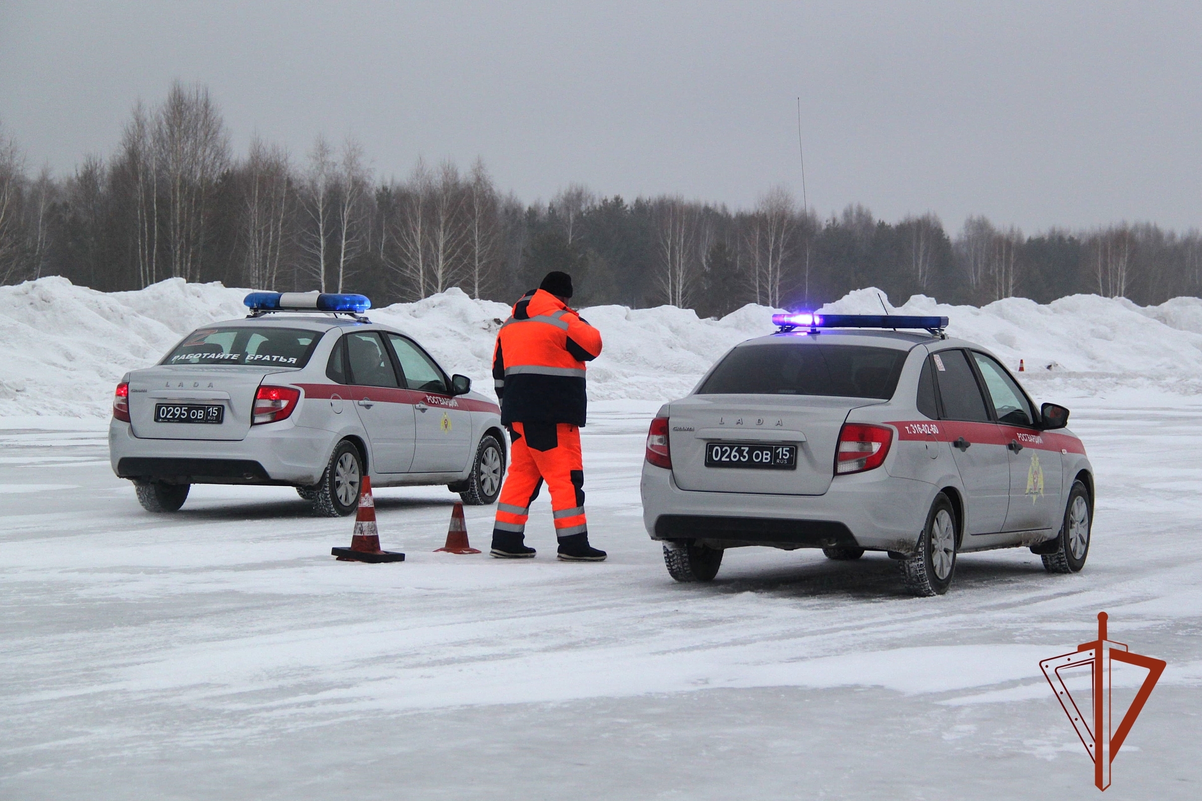 В Новосибирске сотрудники вневедомственной охраны Росгвардии отработали навыки контраварийного вождения В Новосибирске сотрудники вневедомственной охраны Росгвардии отработали навыки контраварийного вождения